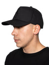 Gorra Negra Unisex de Algodón con Regulador y Bordado Tono a Tono