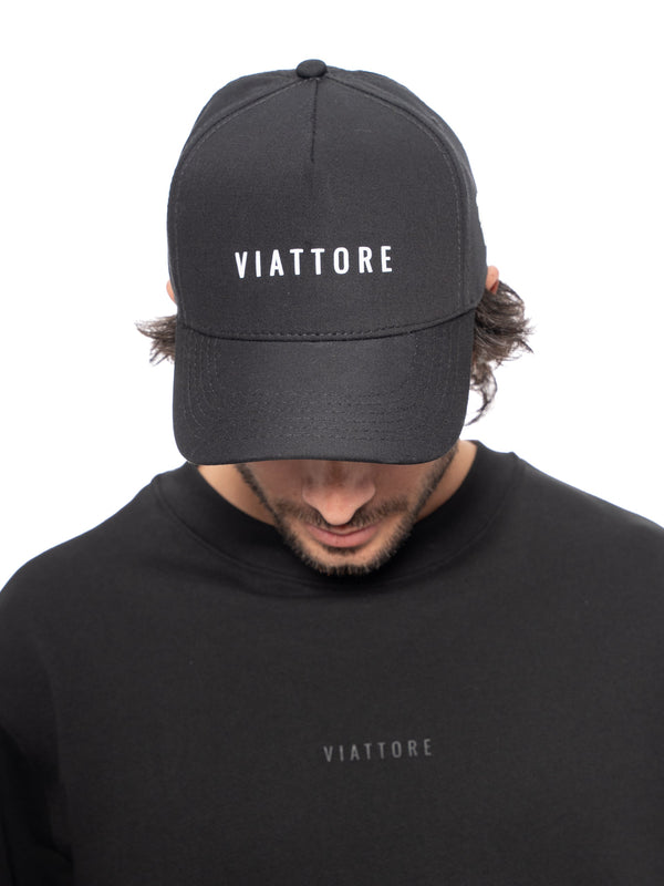 Gorra Negra Unisex de Algodón con Regulador y Diseño en Alta Densidad