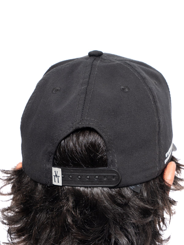 Gorra Negra Unisex de Algodón con Regulador y Bordado en Alta Densidad