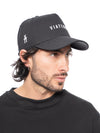 Gorra Negra Unisex de Algodón con Regulador y Diseño en Alta Densidad