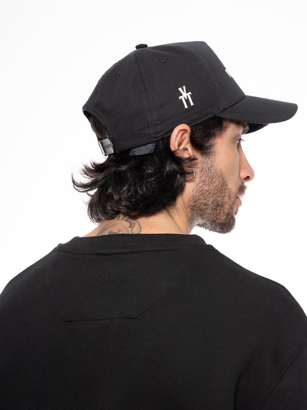 Gorra Negra Unisex de Algodón con Regulador y Diseño en Alta Densidad