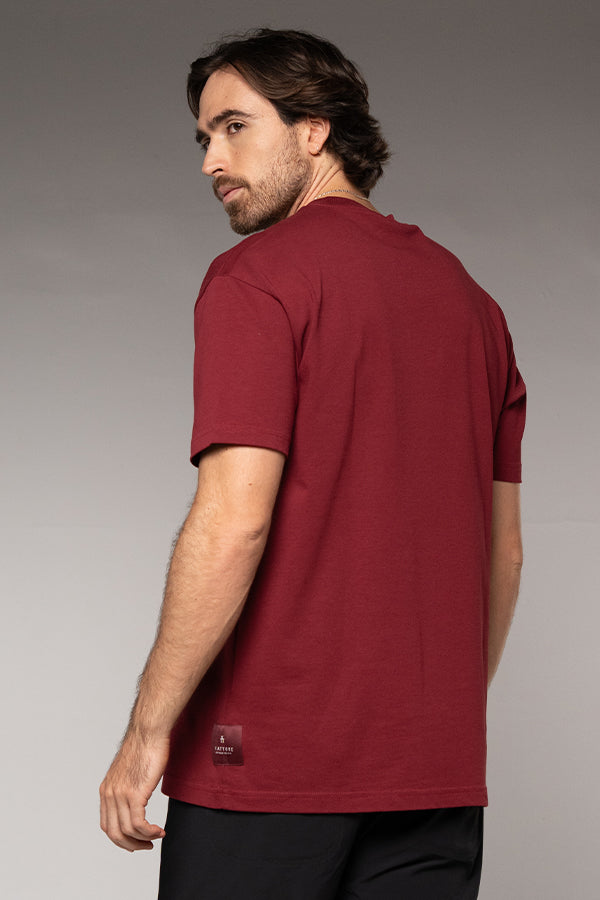 Camiseta Masculina Bordada Color Cereza